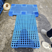 pallet nhựa lót sàn 1000x600x100
