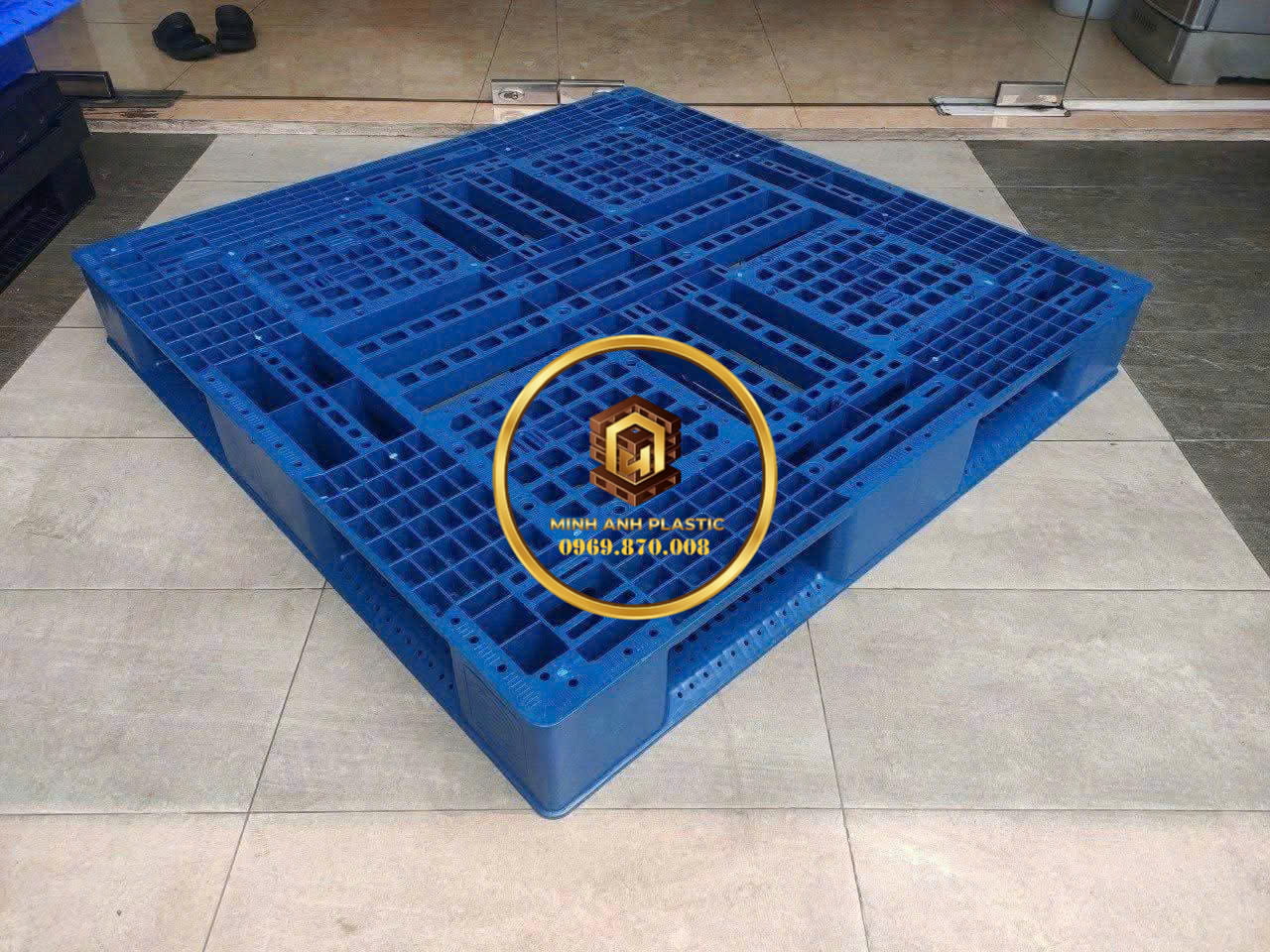 pallet nhựa cũ cho nhà xưởng