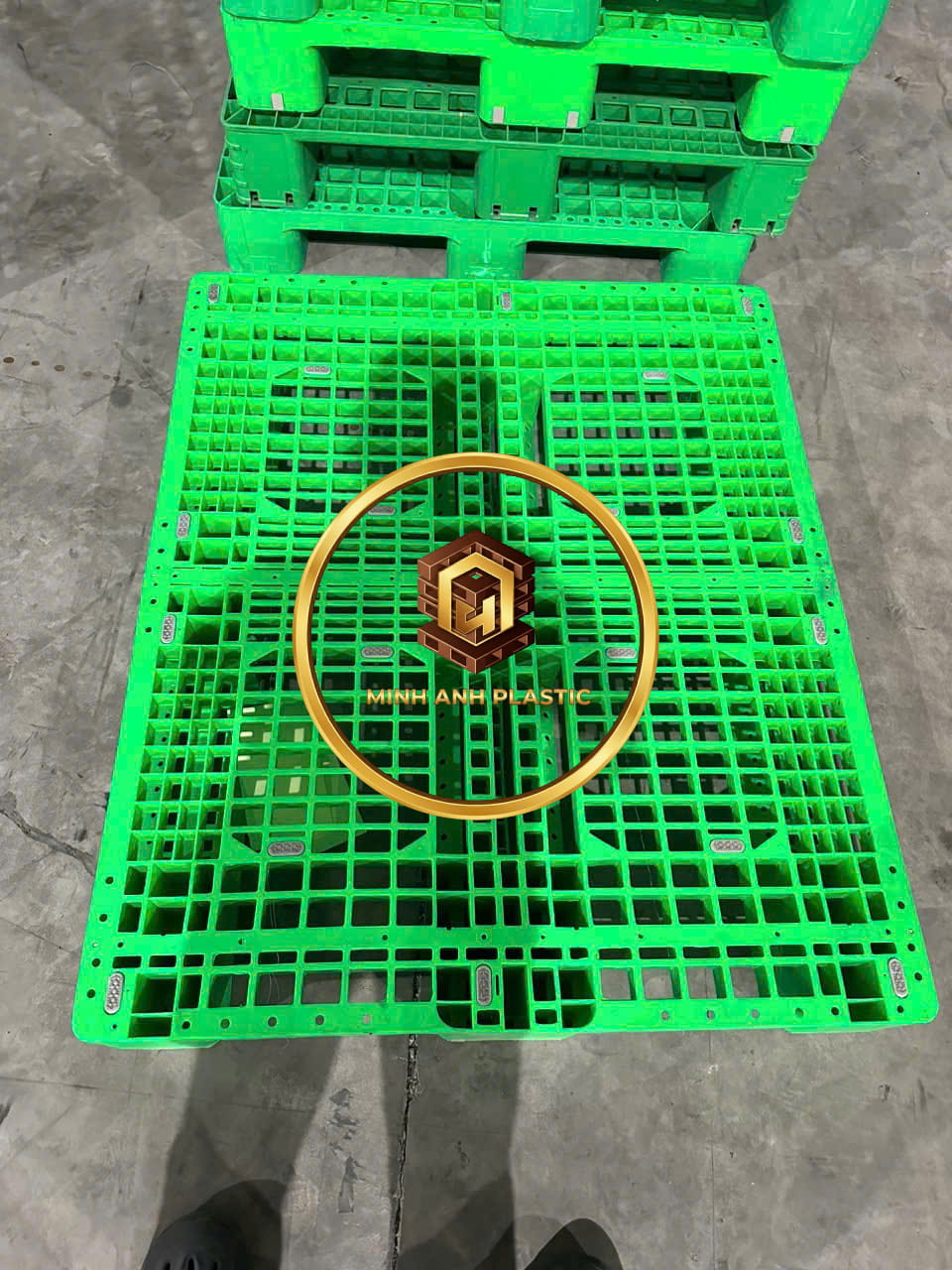 nên mua pallet nhựa cũ hay mới