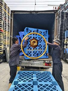 pallet nhựa cũ kê sầu riêng
