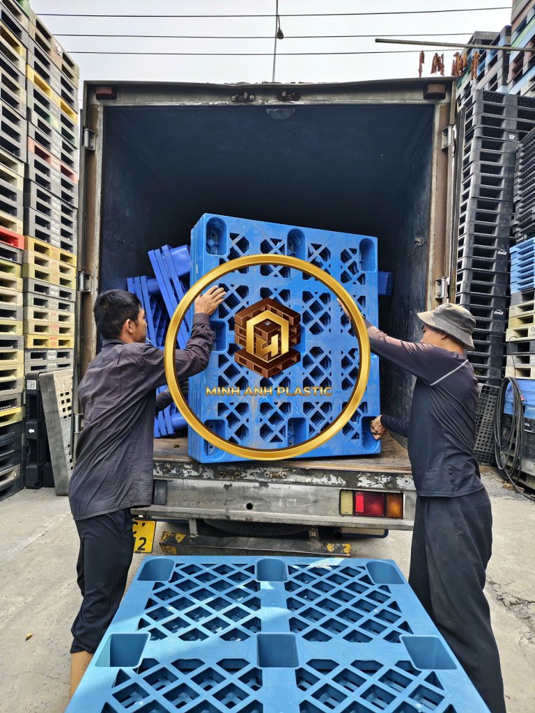 pallet nhựa cũ kê sầu riêng