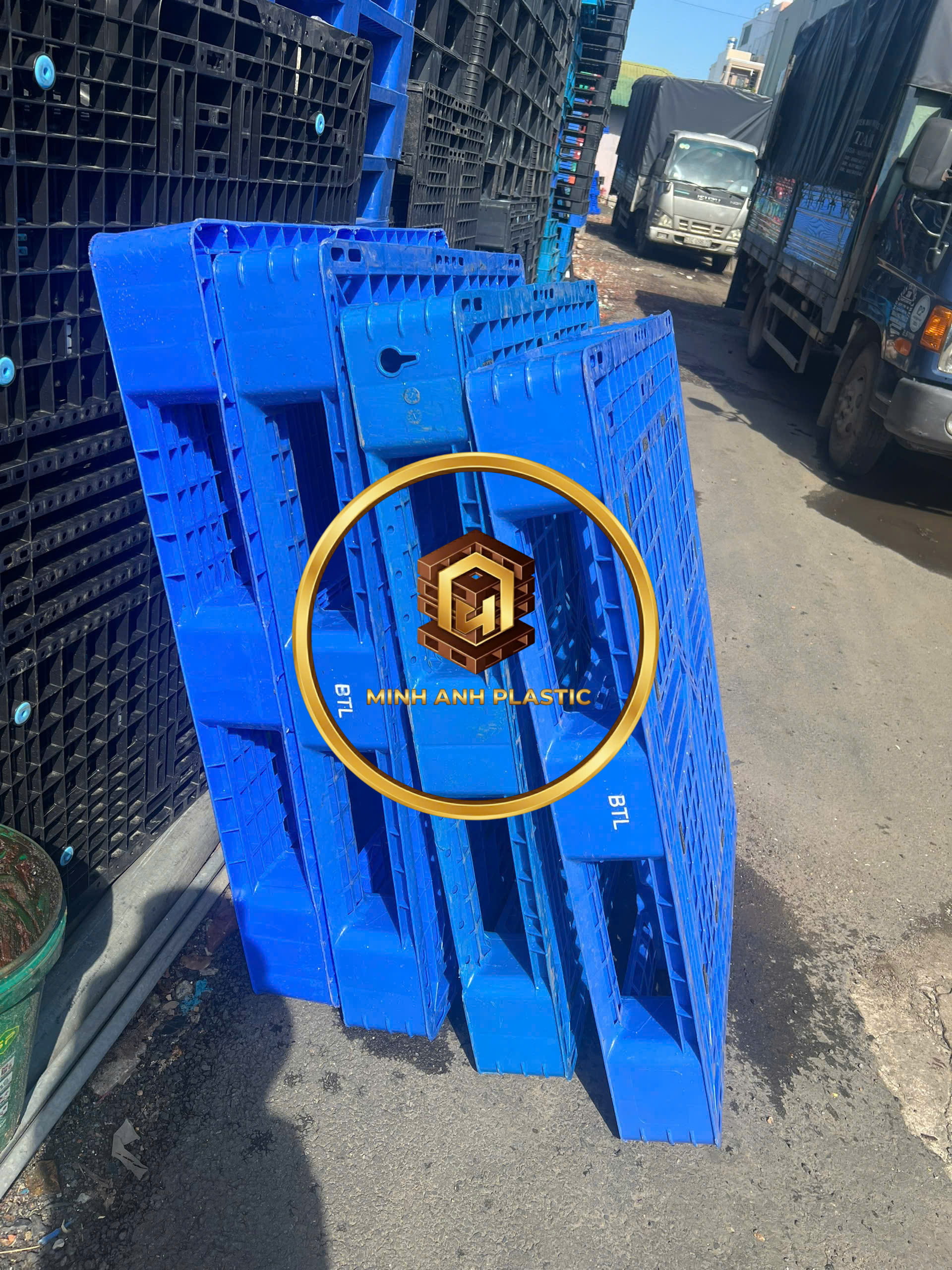 pallet nhựa cũ kê sầu riêng