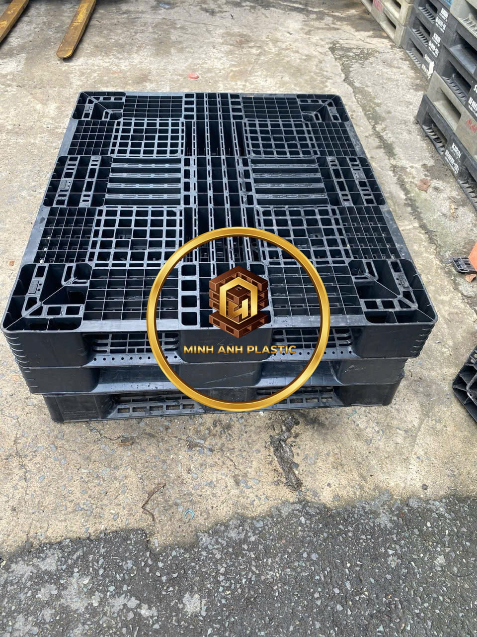 pallet nhựa cũ kê sầu riêng