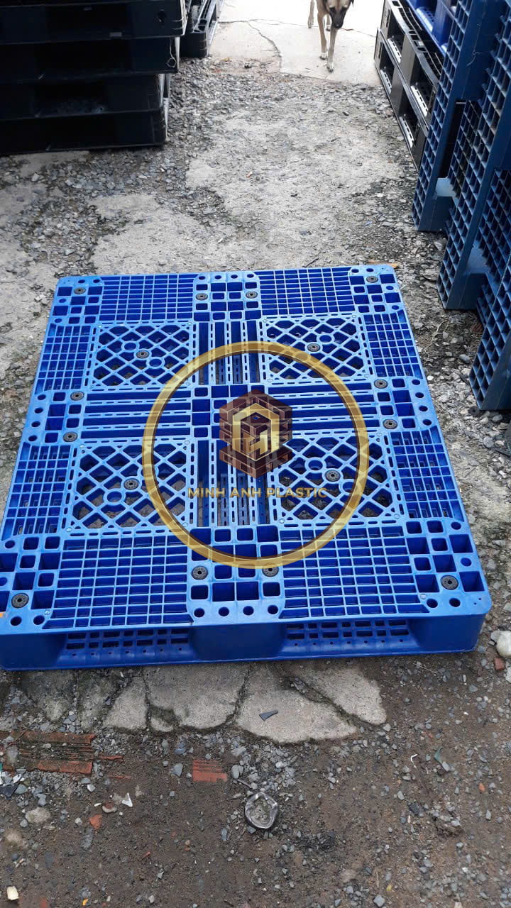pallet nhựa cũ khu công nghiệp Lê Minh Xuân