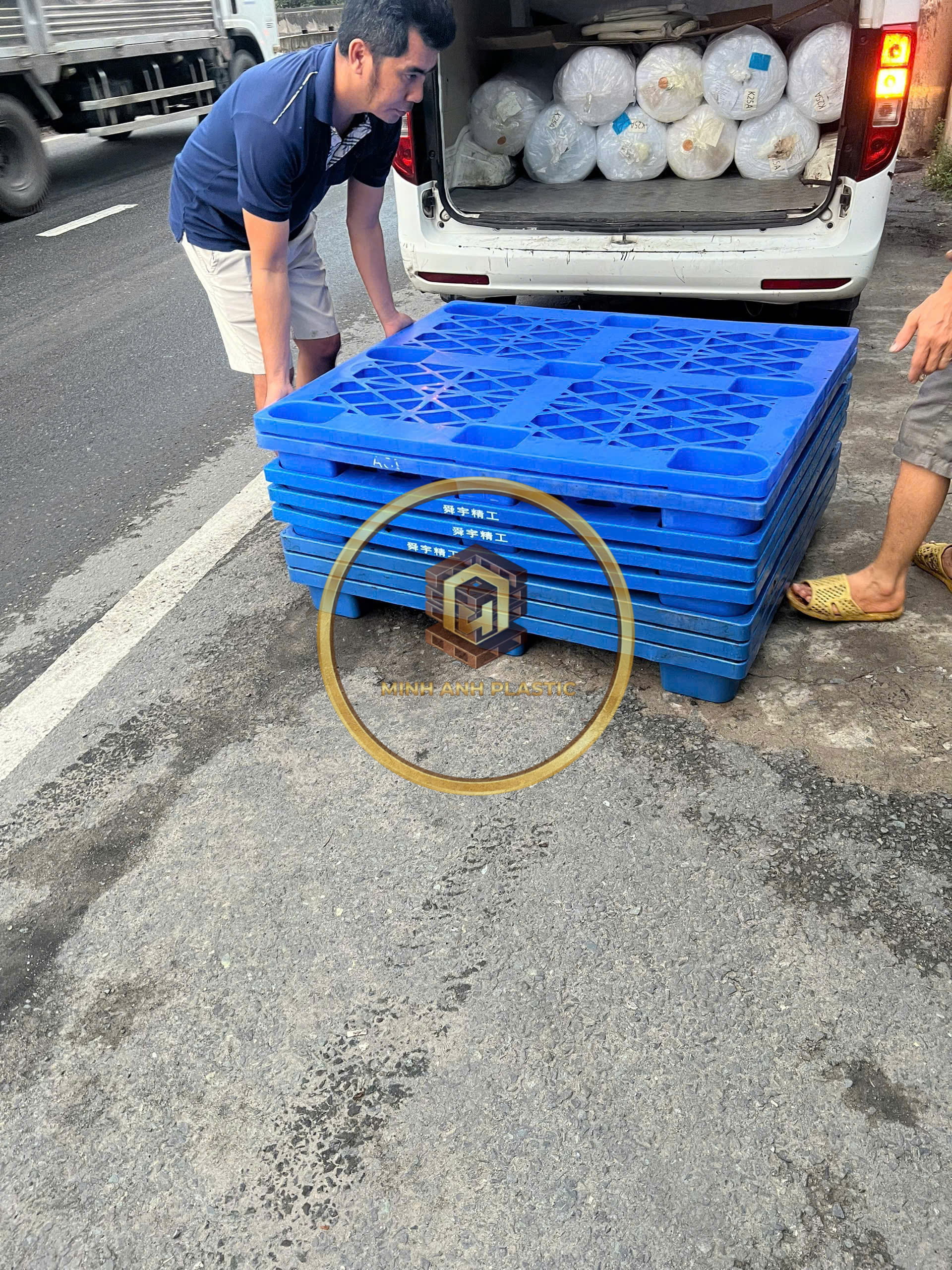 pallet nhựa cũ khu công nghiệp Lê Minh Xuân