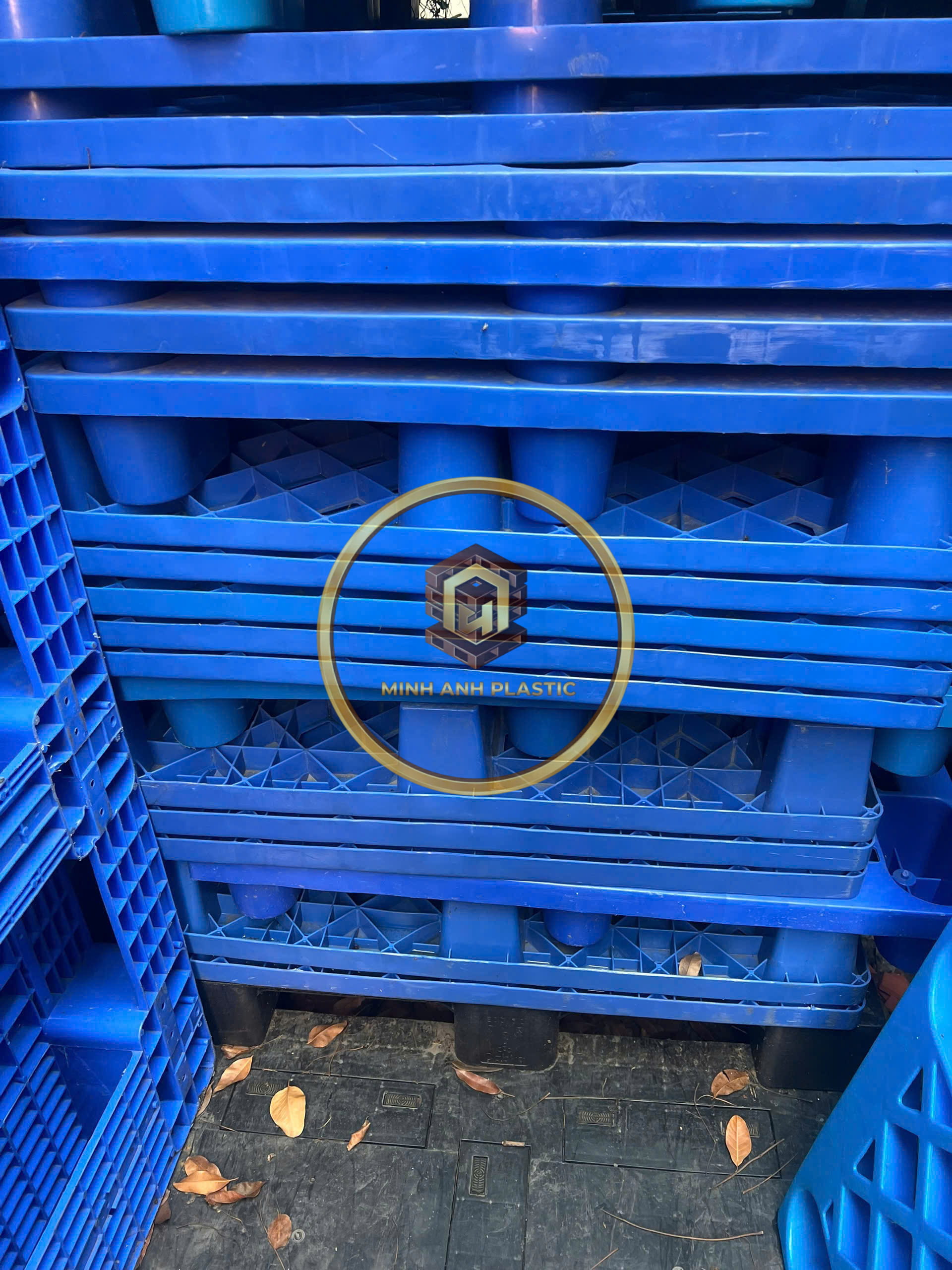 pallet nhựa cũ khu công nghiệp Lê Minh Xuân